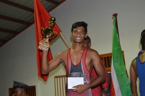 Nickerie wint nipt van De Rest 1