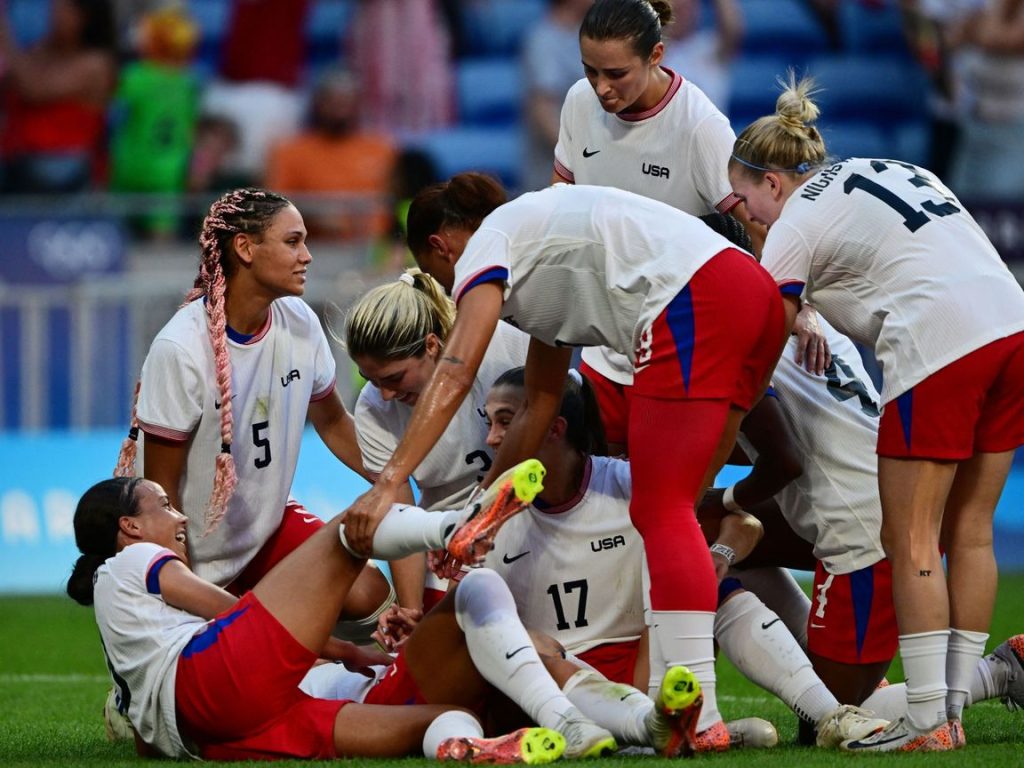 De VS viert de winnende treffer van Sophia Smith. ©EPA