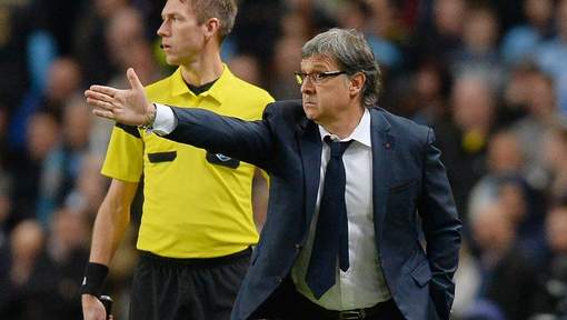 Martino voor een wedstrijd op de tribune