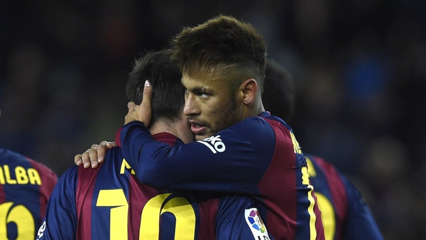 Messi mist en scoort, Liverpool verliest punten én Benteke