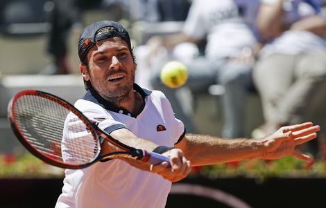 Haas stelt comeback uit
