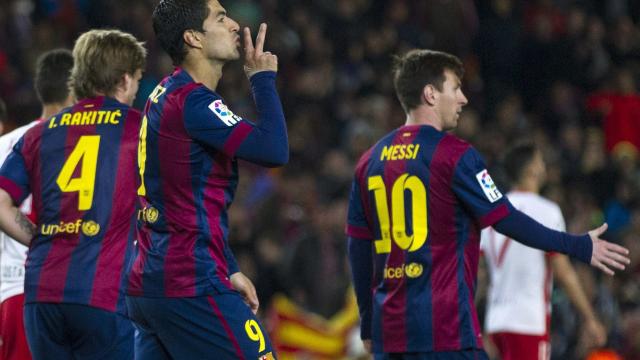 Suarez twee keer trefzeker bij simpele overwinning Barcelona