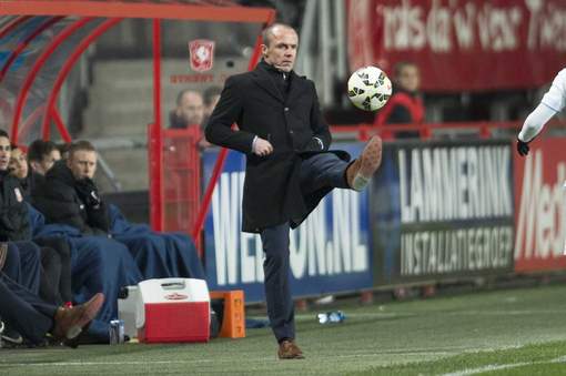 Grote groep fans FC Twente eist vertrek trainersstaf