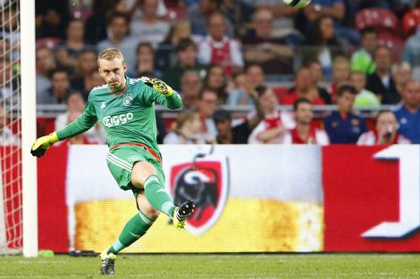 Lot Ajax ligt in handen Cillessen
