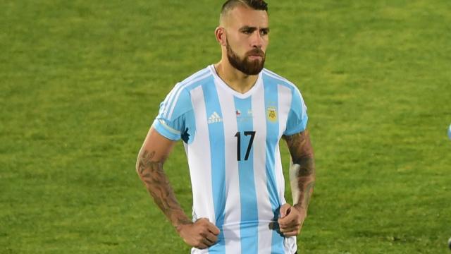 Otamendi voor 45 miljoen euro van Valencia naar Manchester City