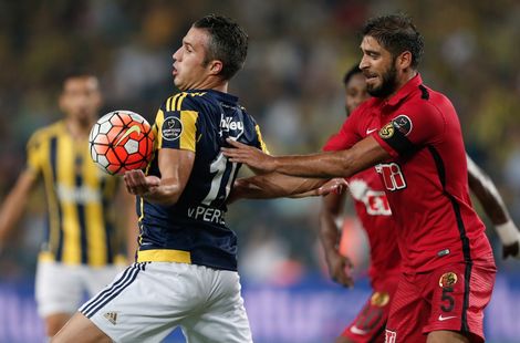 Winnende start Van Persie met Fenerbahçe