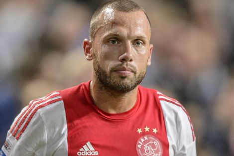 Heitinga: ‘Mes tussen de tanden’
