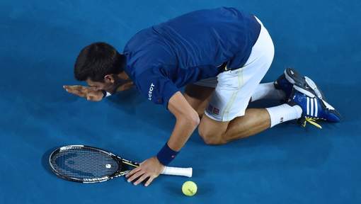 Oppermachtige Djokovic schrijft geschiedenis in Melbourne