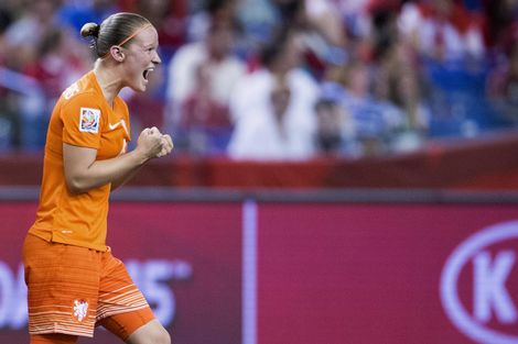 Oranje-aanvoerster Van den Berg naar Liverpool