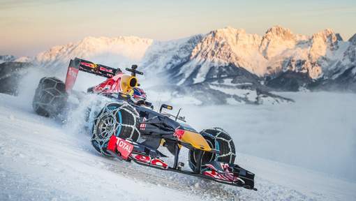 Max racet in de sneeuw