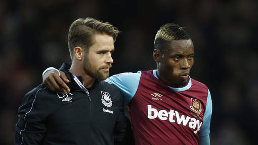 Voetballer West Ham rijdt Lamborghini aan gort