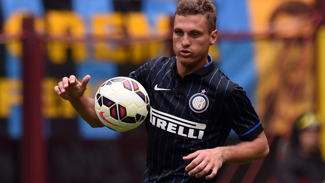 Nemanja Vidic (34) zet punt achter voetballoopbaan