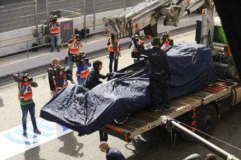 Verstappen met pech naar de kant