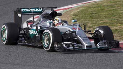 Hamilton rijdt snelste tijd en meeste ronden in ochtendsessie