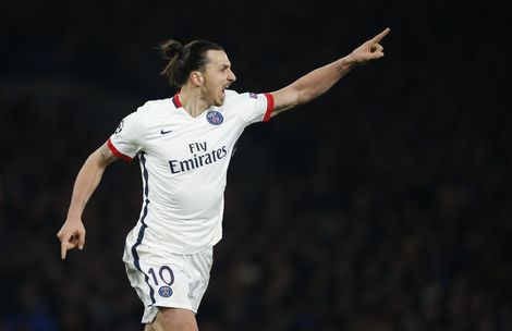 Zlatan velt Hiddink