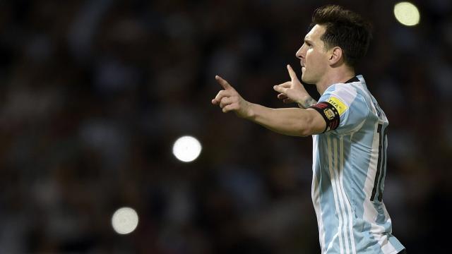 Gelijkspel Brazilië in WK-kwalificatie, vijftigste interlandgoal Messi