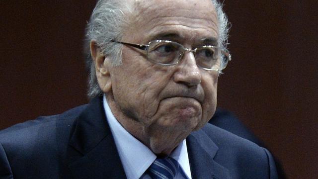Inval bij Franse voetbalbond wegens onderzoek naar Blatter