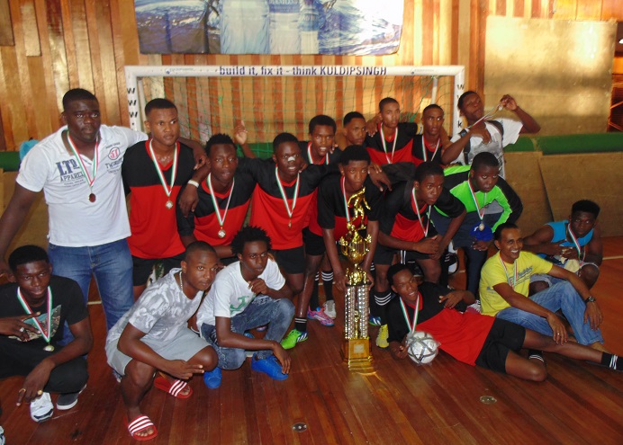 LBO-A-Lachmonstraat onttroond STS1 als U-20 scholenfutsall kampioen