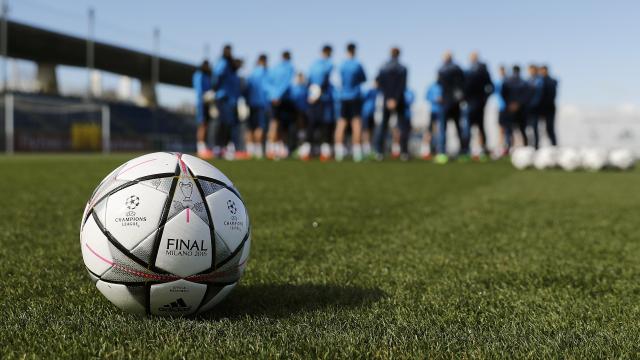 Real Madrid begint training met minuut stilte voor Cruijff