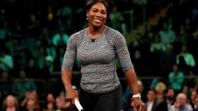 Serena Williams zegeviert bij rentree na rustpauze van vijf weken