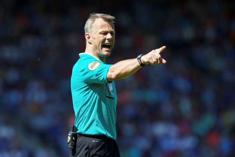 Mekkeren tegen de scheids: penalty!