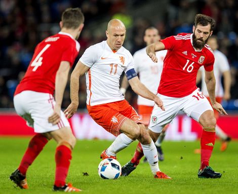 Ledley na beenbreuk toch met Wales naar EK