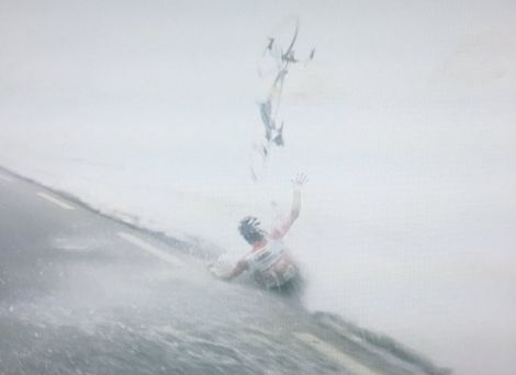 Kruijswijk vliegt over de kop en raakt leiding kwijt