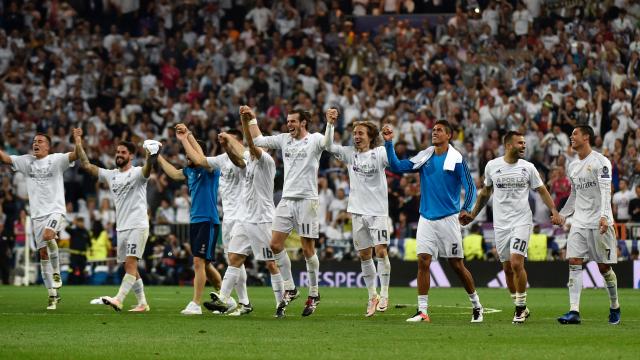 Ongeslagen Real Madrid evenaart record Barcelona