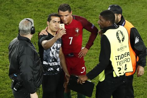 Selfie-supporter levert Portugal straf op