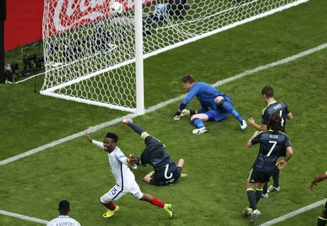 Engeland wint thriller van Wales