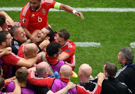 Droomstart voor Bale met Wales