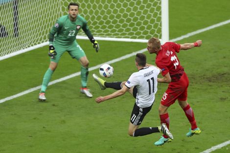 Löw houdt Höwedes en Draxler aan de kant