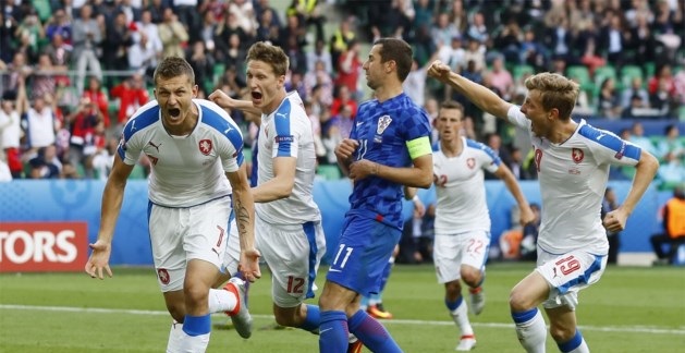 Kroatië doet zichzelf de das om