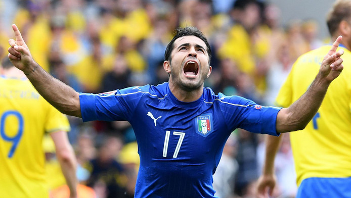 Éder knalt berekenende Italianen naar achtste finale
