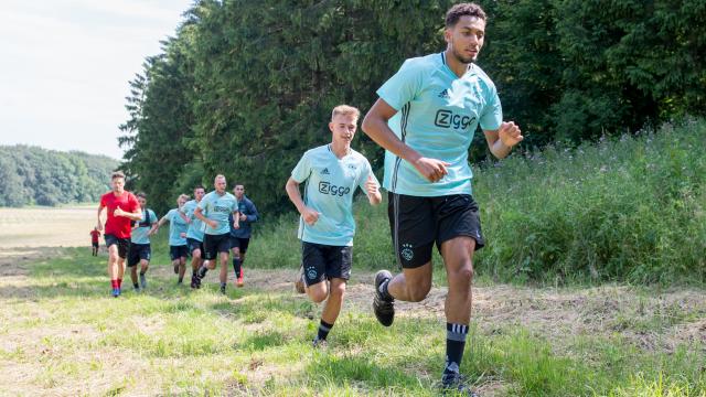 Fotoserie: Ajax begint met bosloop aan voorbereiding