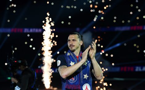 Zlatan bevestigt transfer naar ManU