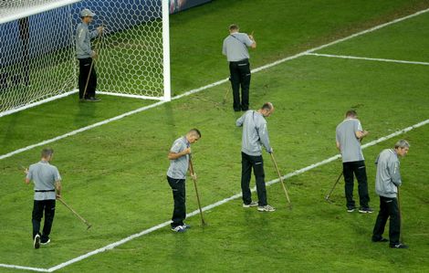 Dramatisch veld zit Italië en Ierland dwars