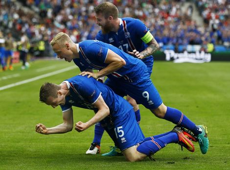 IJsland wint en stuit op Engeland