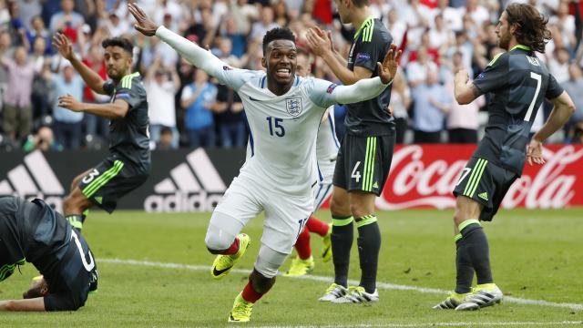 Invallers Sturridge en Vardy helpen Engeland op valreep langs Wales