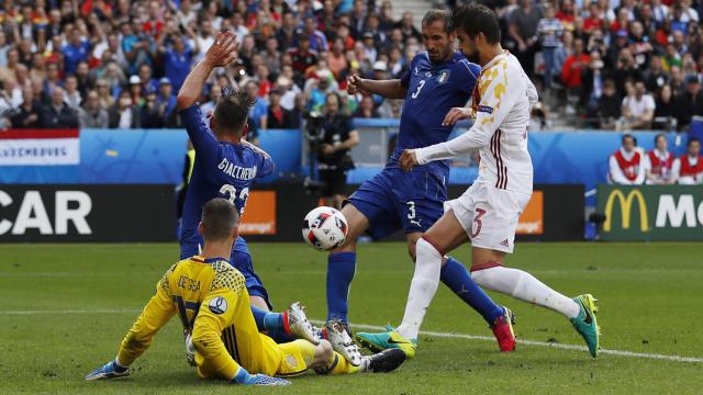 Italië dankzij treffer Chiellini op voorsprong tegen Spanje