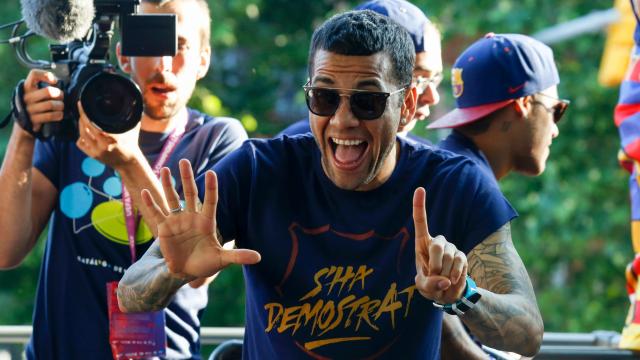 Juventus bevestigt contract tot medio 2018 voor Dani Alves