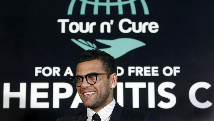 Dani Alves helpt zieke Bolivianen met gift