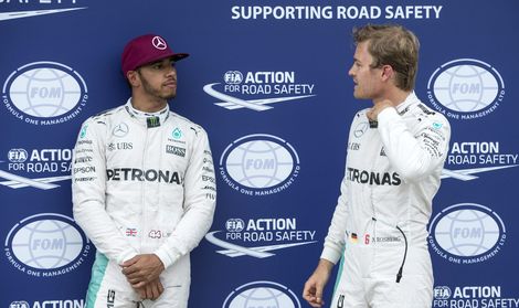 Mercedes waarschuwt Hamilton en Rosberg
