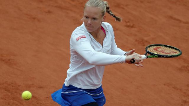Bertens wint door regen onderbroken partij in eerste ronde Gstaad