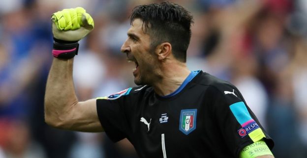 Buffon tegen Neuer: ‘Beledigend om hem met een 38-jarige te vergelijken’