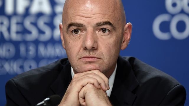 Infantino adviseert bonden niet op Van Praag te stemmen