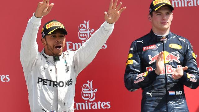 Hamilton noemt Verstappen coureur om rekening mee te houden