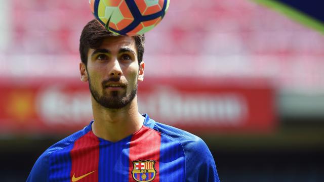 Middenvelder Gomes tekent voor vijf jaar bij FC Barcelona