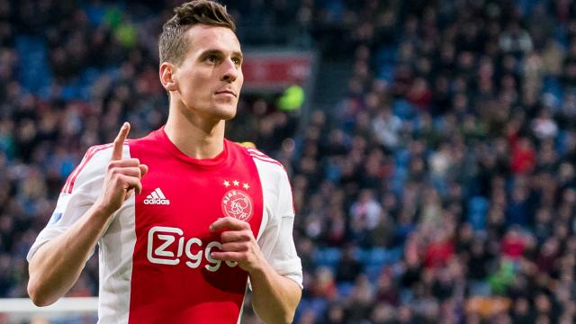 Milik spreekt met Ajax af deze zomer niet te vertrekken