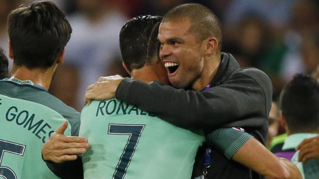 Pepe hervat training bij Portugal richting EK-finale